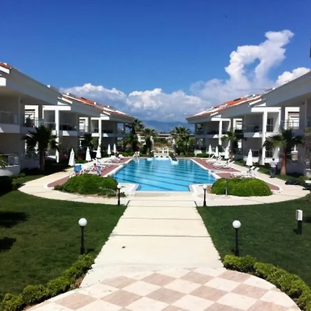 Luxury In Award Winning Private, Small Community Location 아파트 *