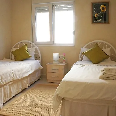 Luxury In Award Winning Private, Small Community Location 아파트 시데