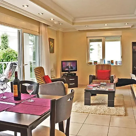 Luxury In Award Winning Private, Small Community Location * 시데