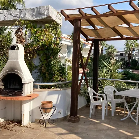 Luxury In Award Winning Private, Small Community Location 아파트 *